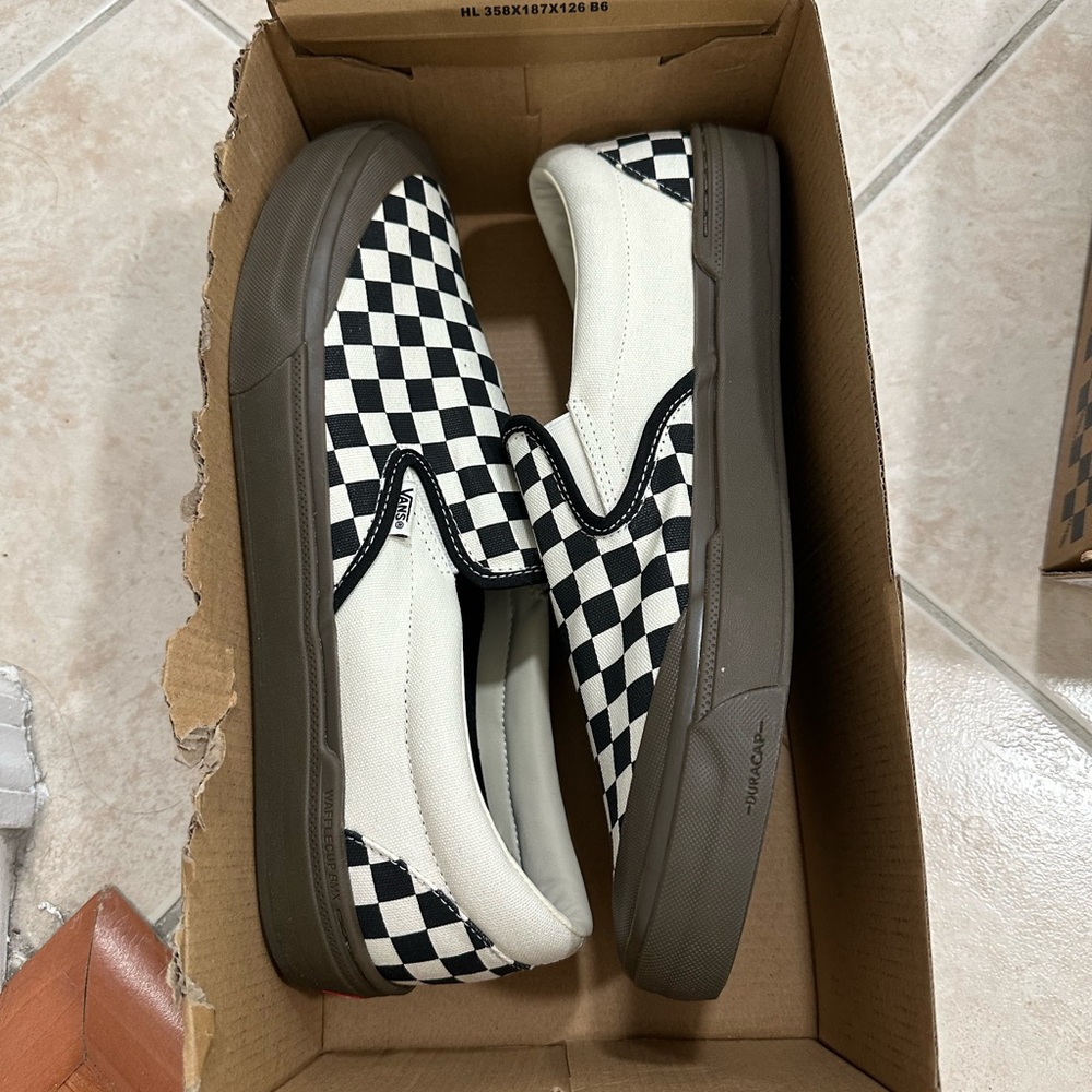 Vans Checkerboard BMX Slip-On Shoe - Black/Dark Gum 13 & 8 - Picture 2 of 7
